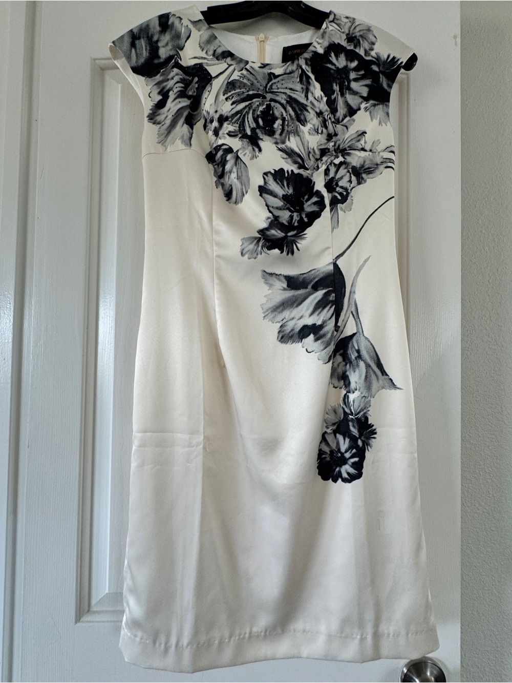 GYALWANA Silk Blend Floral Rhinestone Sheath Dress NWT Size M